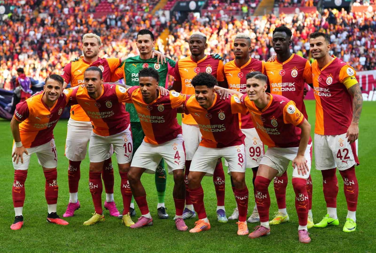 GALATASARAY, TRENDYOL SÜPER LİG'İN İLK YARISINI 42 PUANLA LİDER TAMAMLADI.