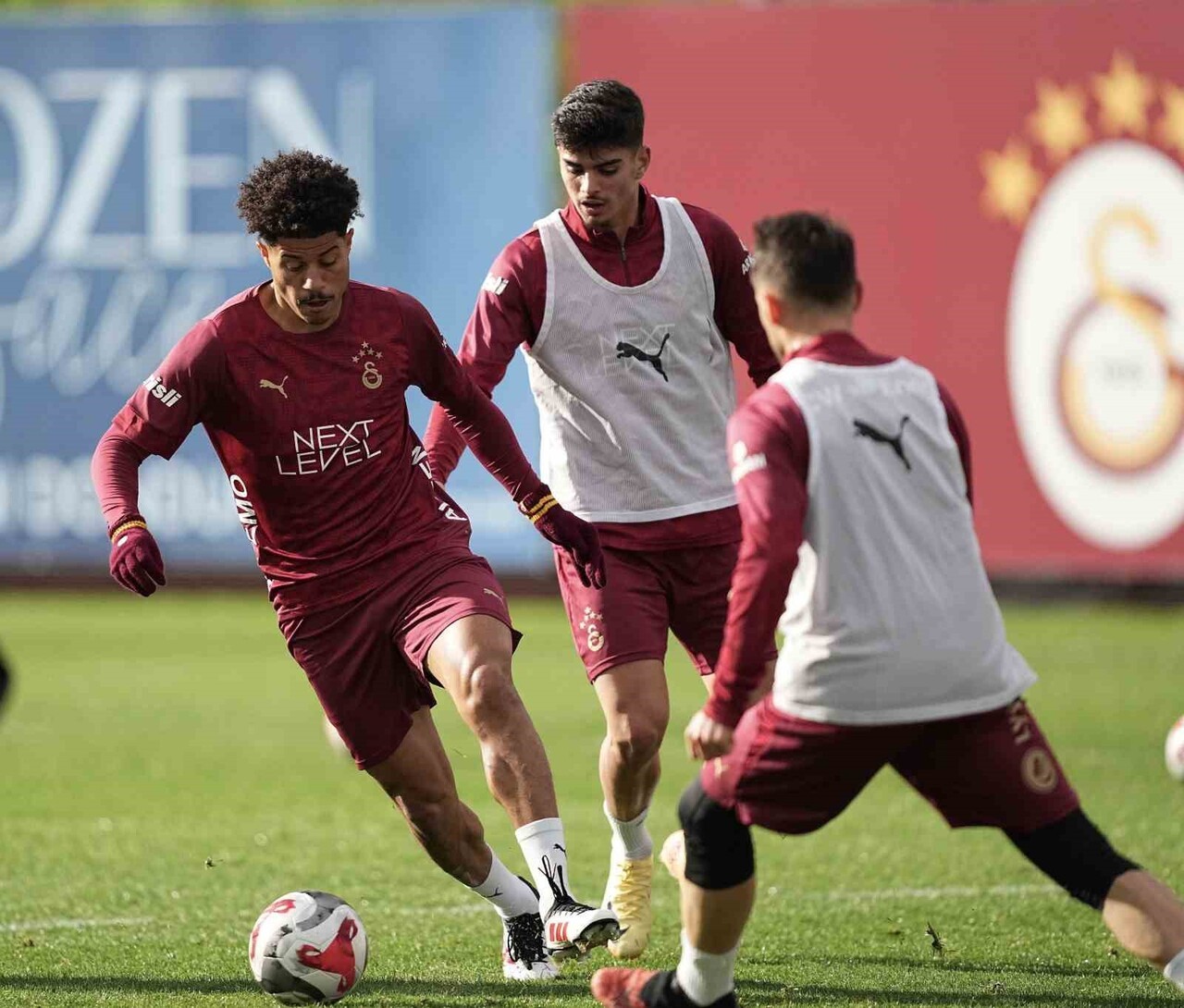 GALATASARAY, TRENDYOL SÜPER LİG’İN 16. HAFTASINDA ANTALYASPOR İLE DEPLASMANDA OYNAYACAĞI MAÇIN...