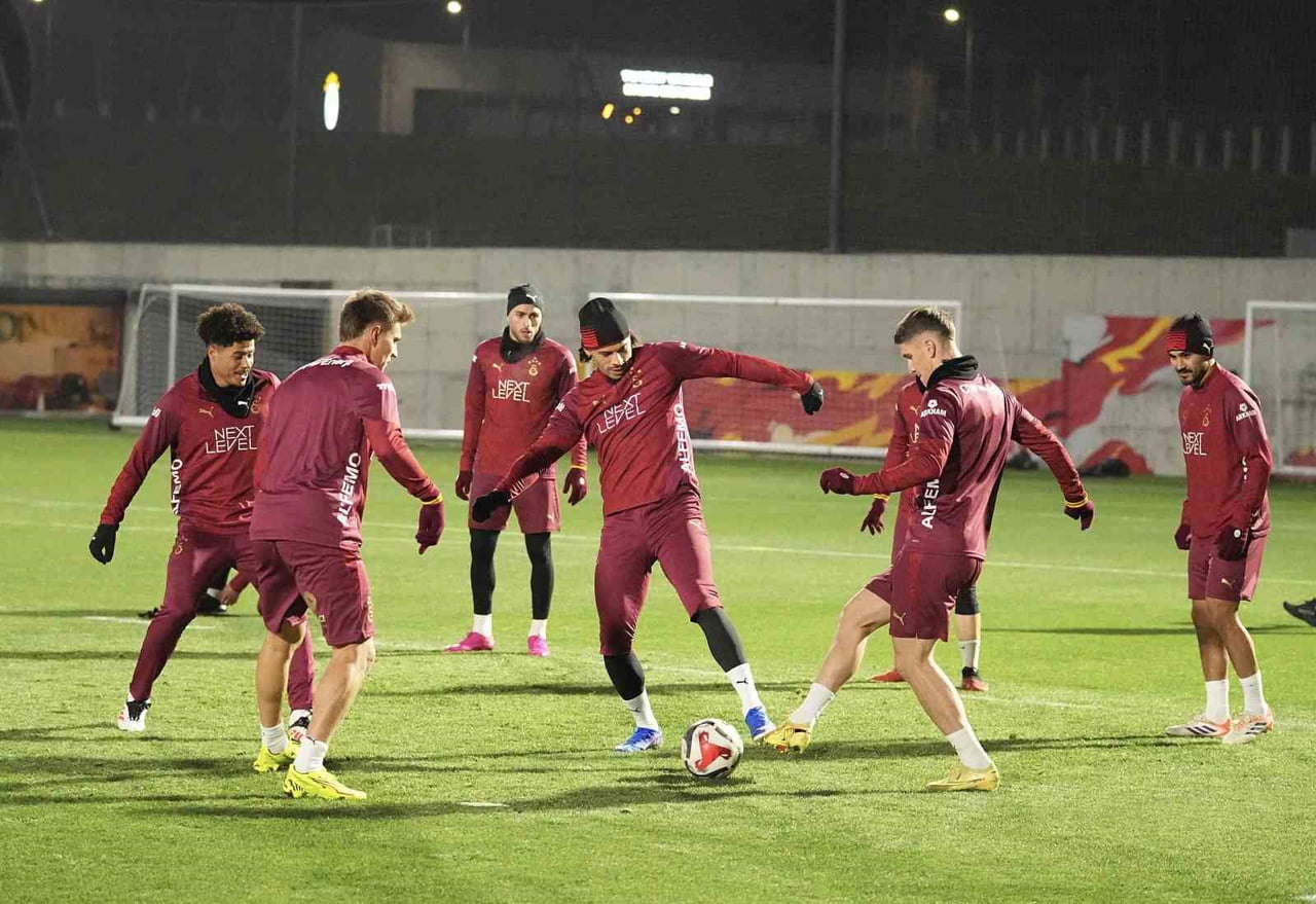 GALATASARAY, TURKCELL SUPER KUPA YARI FİNALİNDE TRABZONSPOR İLE YAPACAĞI MAÇIN HAZIRLIKLARINA...