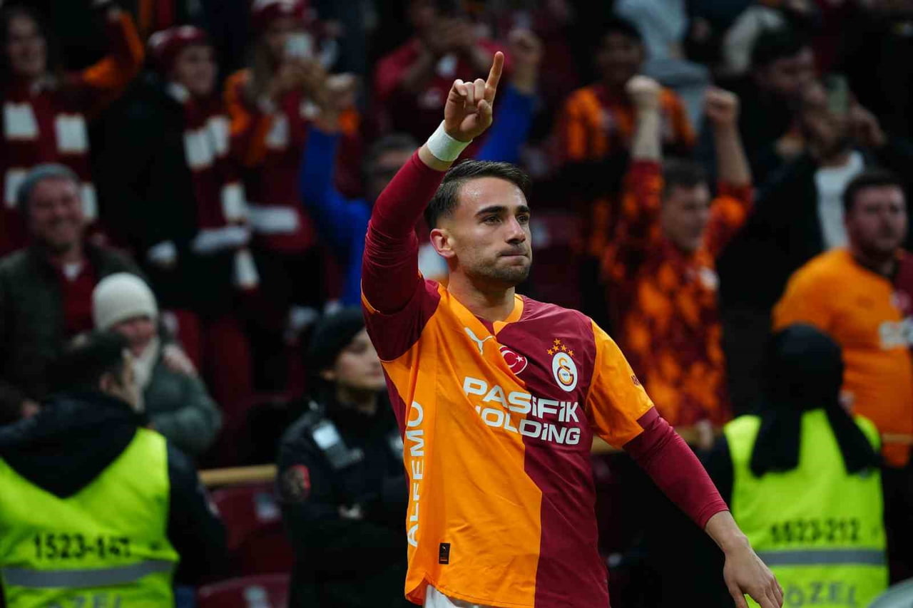 GALATASARAYLI FUTBOLCU YUNUS AKGÜN, KASIMPAŞA MAÇIYLA BU SEZON TRENDYOL SÜPER LİG’DEKİ 3. GOL...