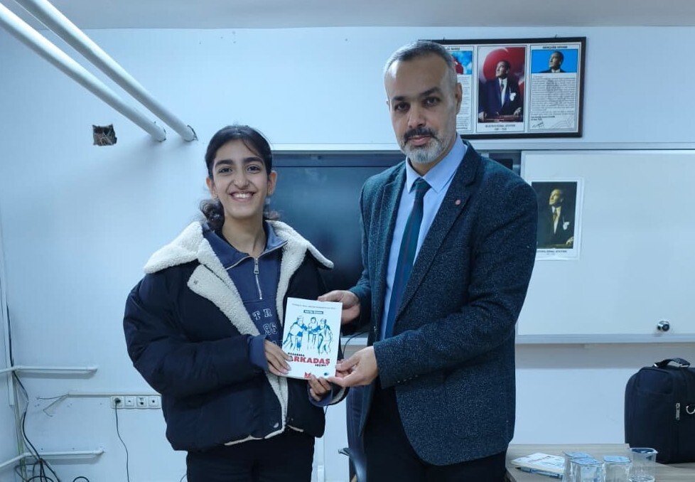 GAZETECİ–YAZAR METİN ÖZMEN, ŞIRNAK’IN CİZRE İLÇESİNDE ÖĞRENCİLERLE BİR ARAYA GELEREK “BAŞARIDA...