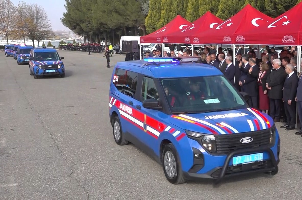 GAZİANTEP'TE EMNİYET VE JANDARMA FİLOSUNA YENİ EKLENEN TOPLAM 210 YENİ ARAÇ DÜZENLENEN TÖRENLE...