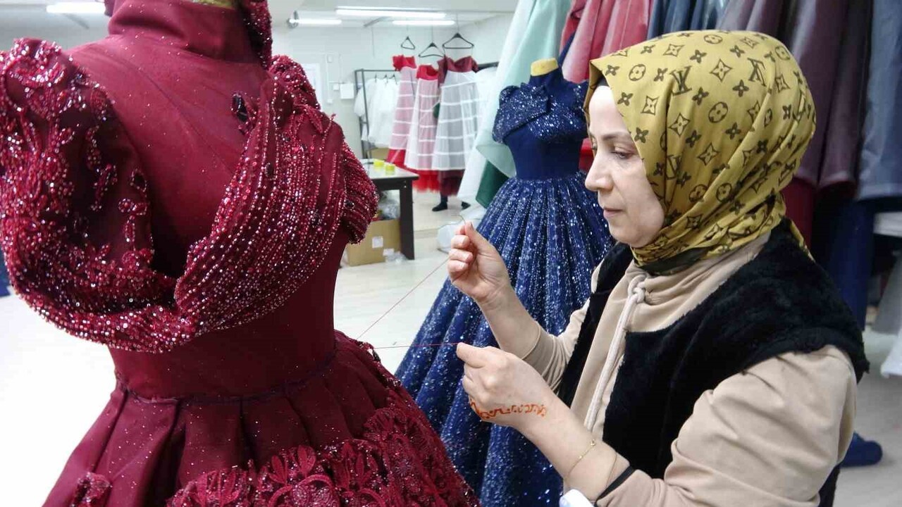 GAZİANTEP'TE EV HANIMIYKEN BİR GELİNLİK VE BİR KAFTAN KİRALAYARAK İŞ HAYATINA ATILAN, DAHA SONRA...