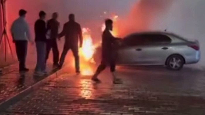 GAZİANTEP'TE PARK HALİNDEKİ OTOMOBİL ALEV ALEV YANDI