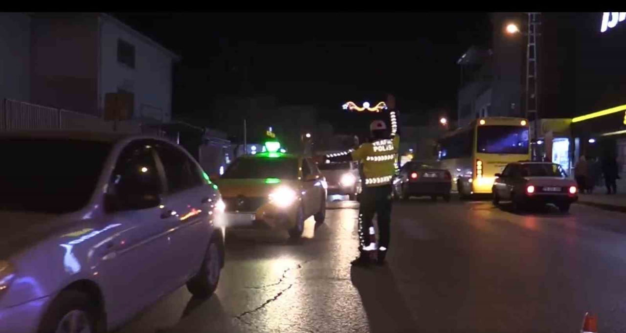 GAZİANTEP'TE POLİS EKİPLERİ TARAFINDAN KENT GENELİNDE GERÇEKLEŞTİRİLEN "HUZUR 27" UYGULAMASI...