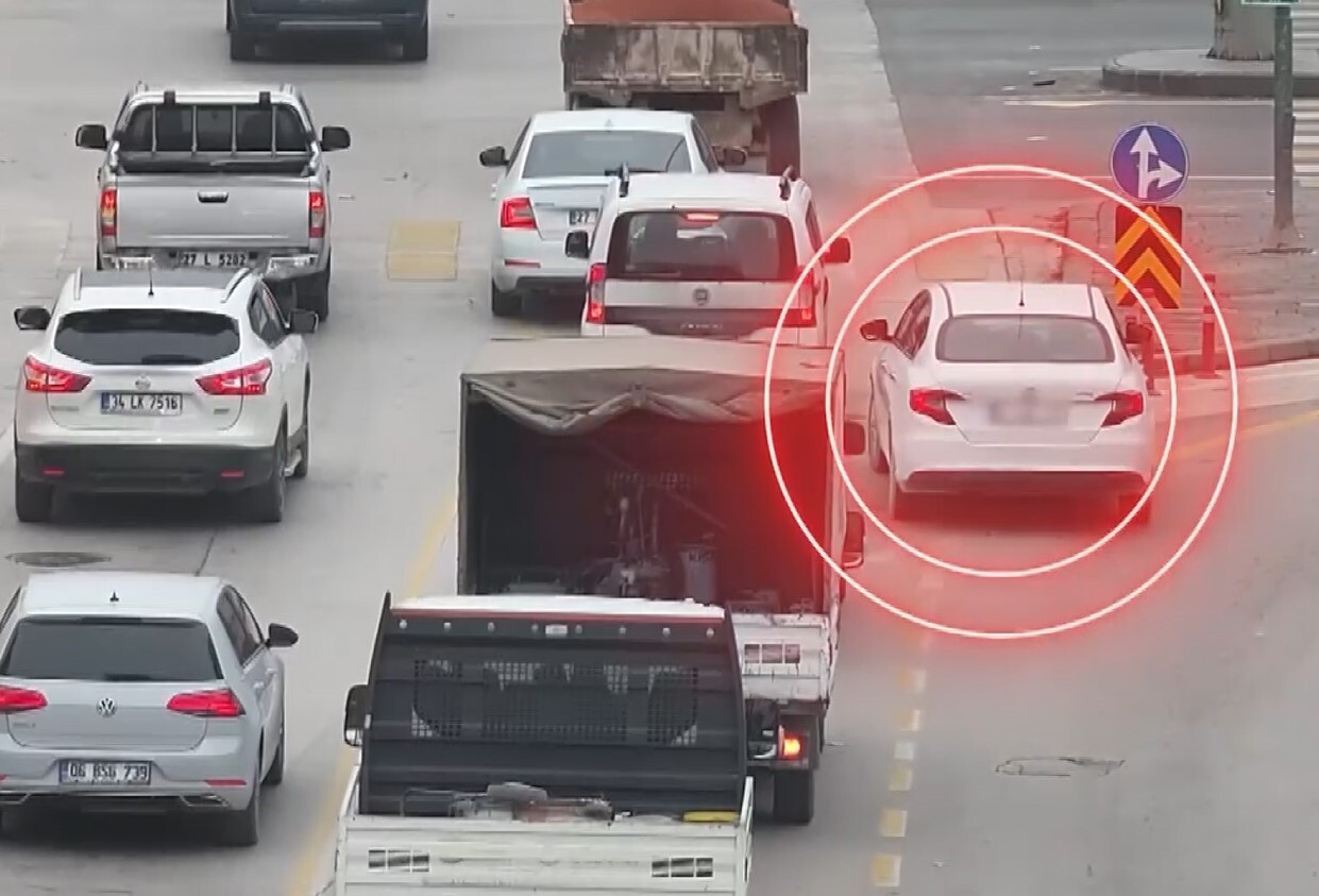 GAZİANTEP'TE TRAFİKTE KURAL DIŞI ŞERİT İHLALİ YAPAN 810 ARAÇ SÜRÜCÜSÜNE TOPLAM 802 BİN 344 TL...