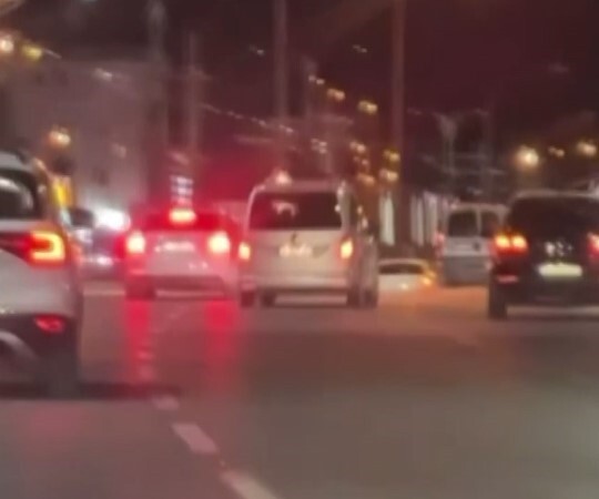 GAZİANTEP'TE TRAFİKTE TEHLİKE SAÇAN VE KAZA YAPMAKTAN KIL PAYI KURTULAN SÜRÜCÜYE CEZA