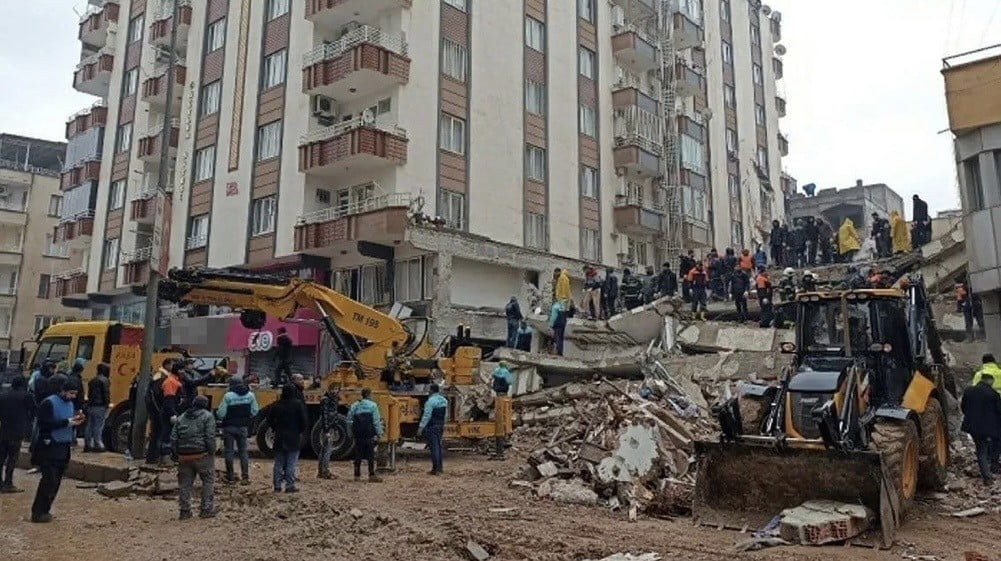 GAZİANTEP’İN NİZİP İLÇESİNDE, KAHRAMANMARAŞ MERKEZLİ 6 ŞUBAT DEPREMLERİNDE YIKILARAK 51 KİŞİNİN...