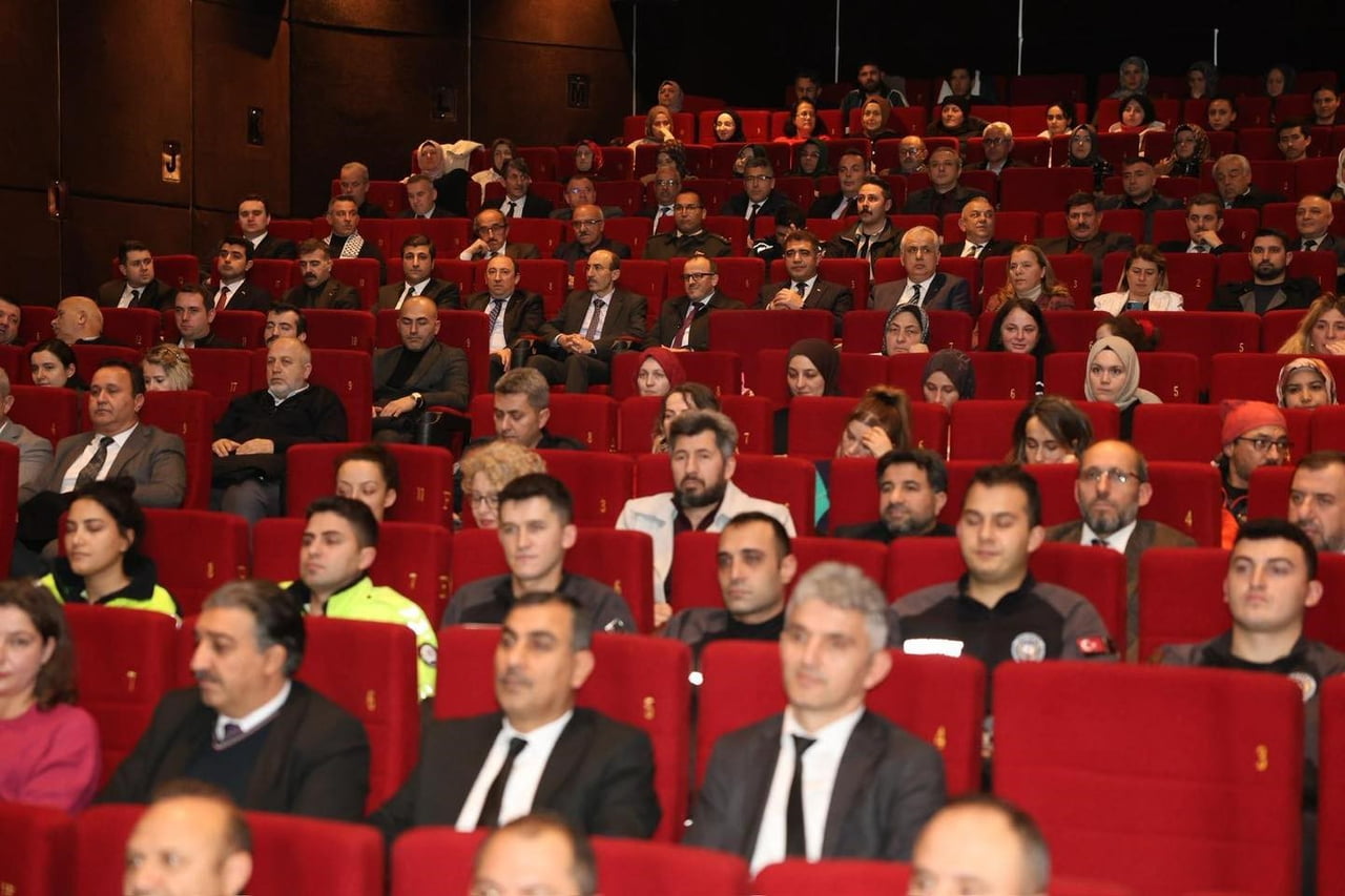 GAZZE’DE ACIMASIZCA HAYATTAN KOPARILAN 6 YAŞINDAKİ HİND RAJAB’IN SESİNİN TÜM DÜNYAYA DUYURULMASINI...