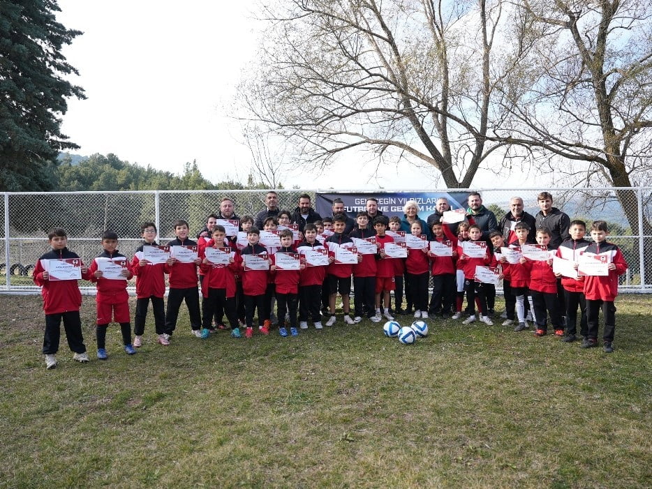 GELECEĞİN FUTBOLCULARI ÇOCUKLAR İÇİN DÜZENLENEN "GELECEĞİN YILDIZLARI FUTBOL VE GELİŞİM KAMPI"...