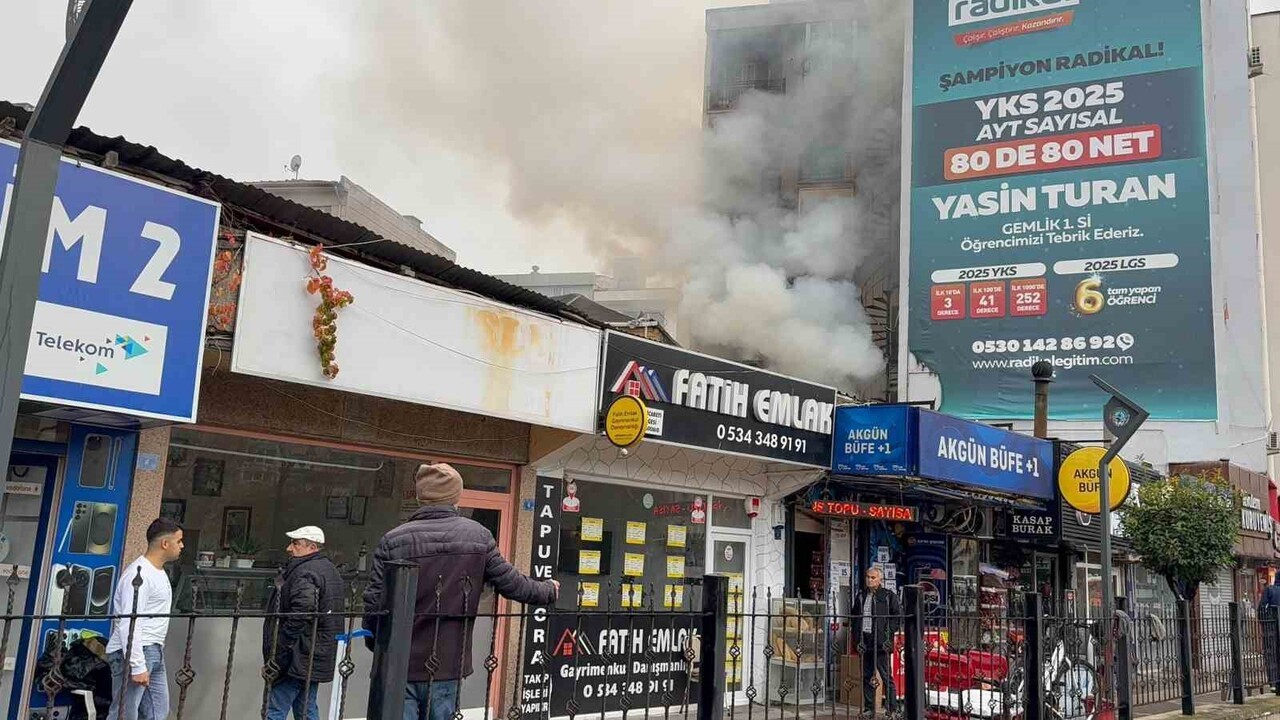 GEMLİK’TE BİR PİDE İMALATHANESİNDE ÇIKAN YANGIN, KISA SÜRELİ PANİĞE NEDEN OLDU.