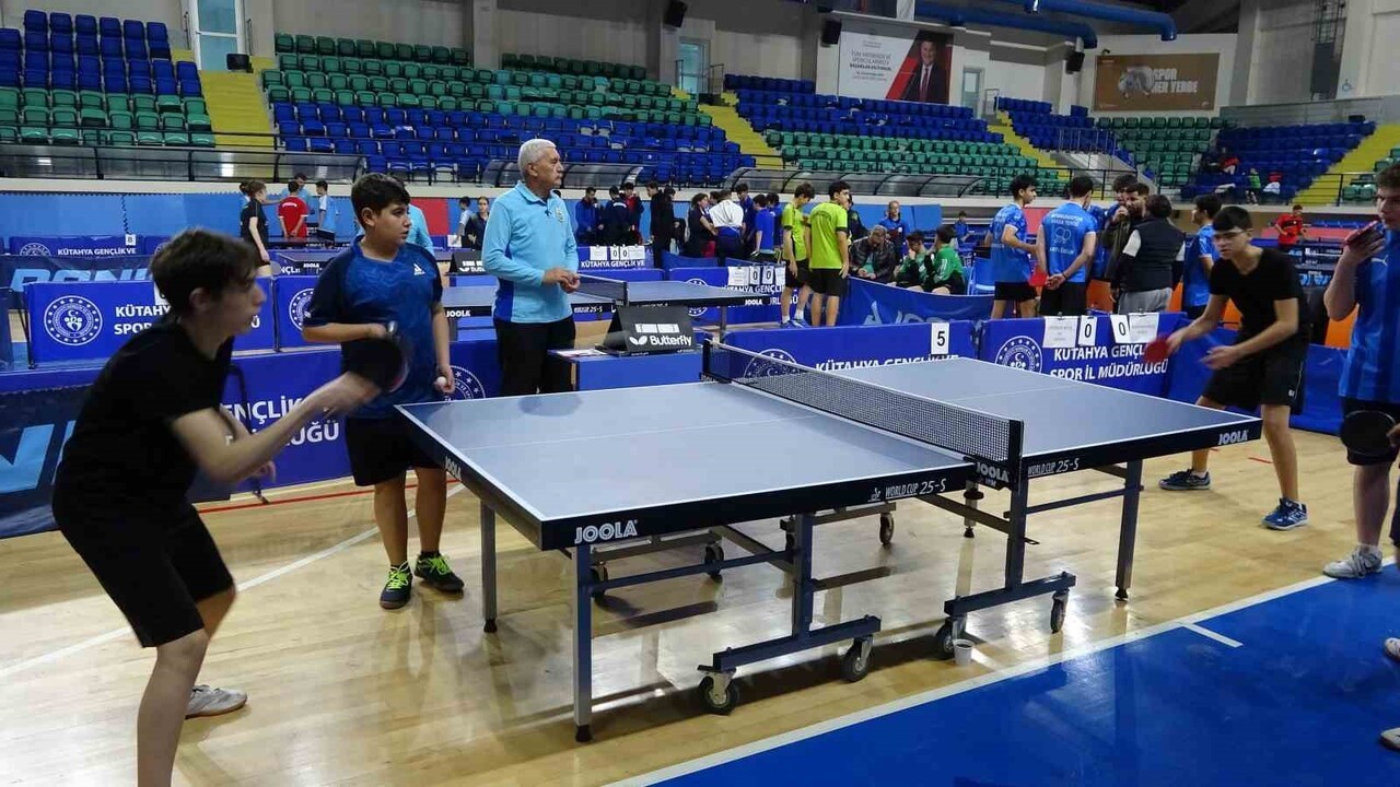 GENÇLER MASA TENİSİ GÜNEYBATI BÖLGE MÜSABAKALARI KÜTAHYA’DA BAŞLADI