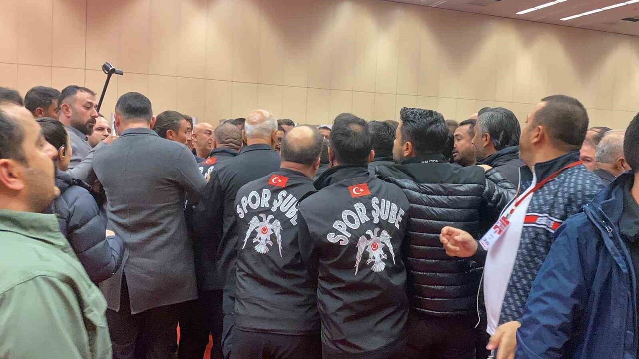 GENÇLERBİRLİĞİ'NİN OLAĞANÜSTÜ GENEL KURUL TOPLANTISINDA MEHMET KAYA, BAŞKAN ADAYLIĞINDAN...