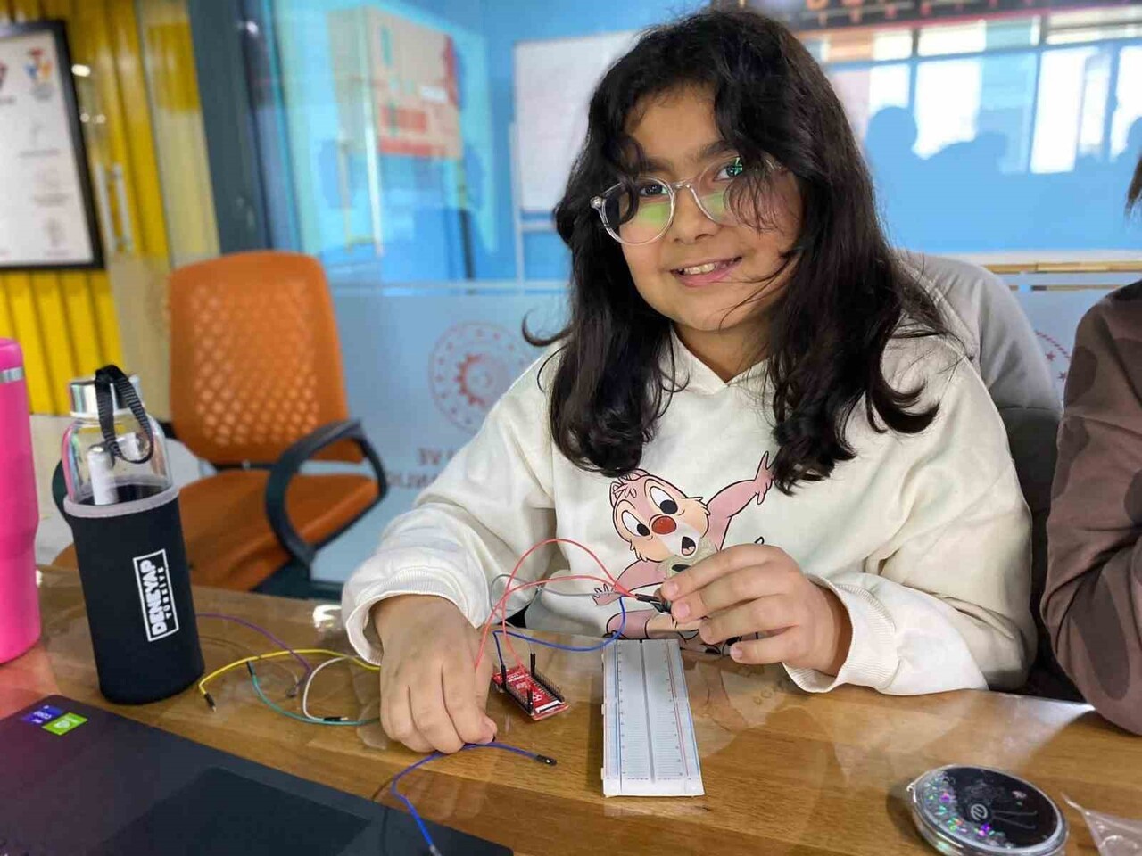 GENÇLİK MERKEZİNDE AÇILAN DENEYAP TEKNOLOJİ ATÖLYESİ’NDE EĞİTİM ALAN GENÇLER, İLERİ ROBOTİK...