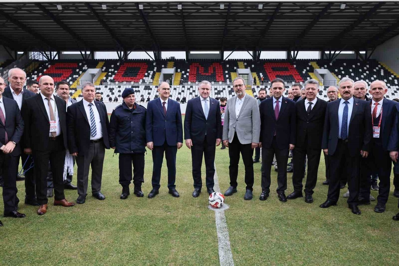 GENÇLİK VE SPOR BAKANI OSMAN AŞKIN BAK, MANİSA’NIN SOMA İLÇESİNDE YAPIMI TAMAMLANAN NAZIM YAVUZ...