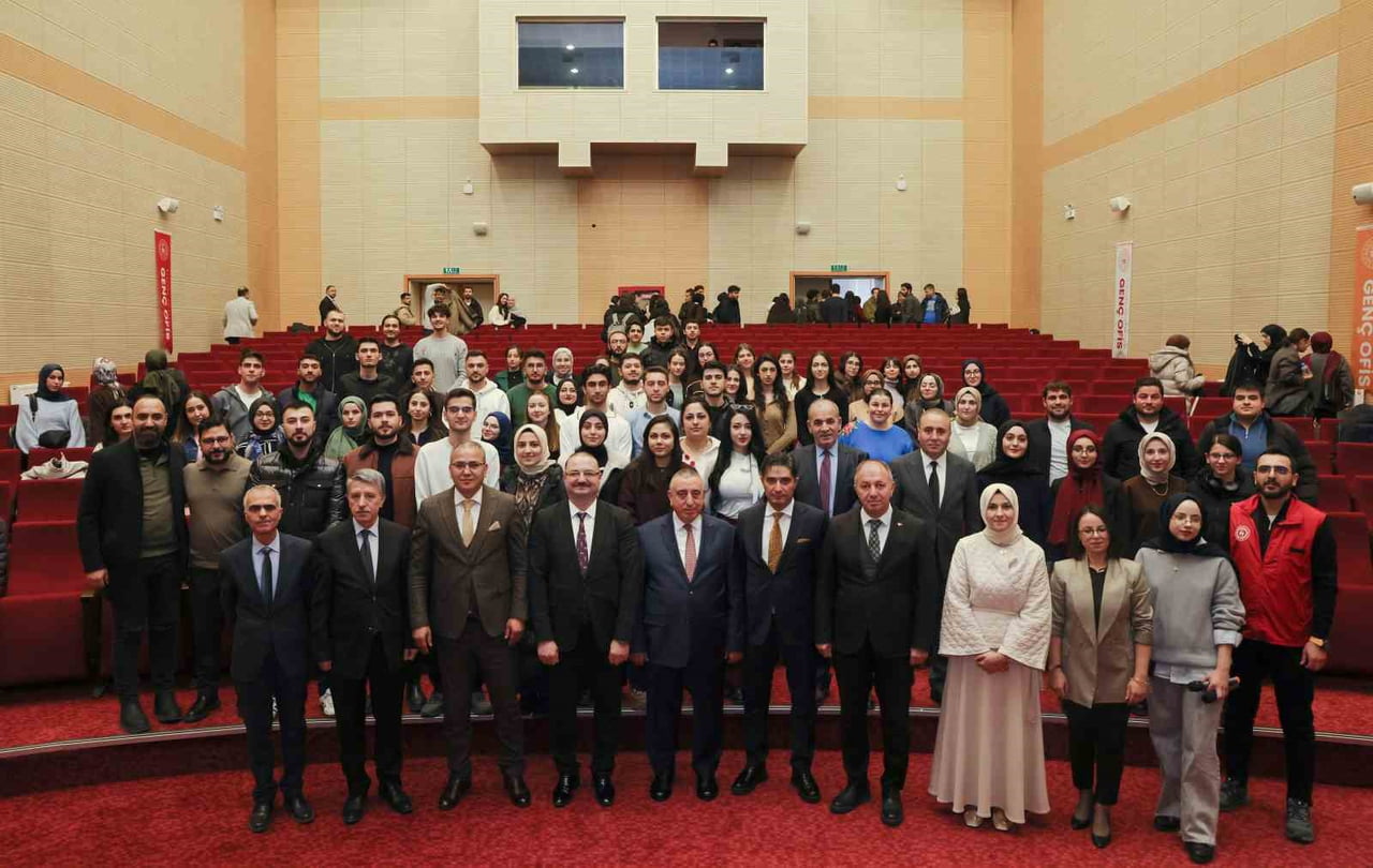 GENÇLİK VE SPOR BAKANLIĞININ ÜNİVERSİTE YAPILANMASI OLARAK HAYATA GEÇİRİLEN GENÇ OFİS UYGULAMASI...