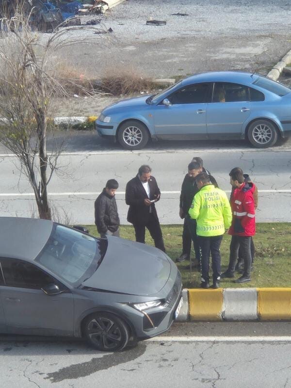 GERÇEK ADI MEHMET SUR OLAN FENOMEN ŞIRDANCI MEHMET'İN KULLANDIĞI ARAÇ, MUŞ’TA YOLUN KARŞISINA...