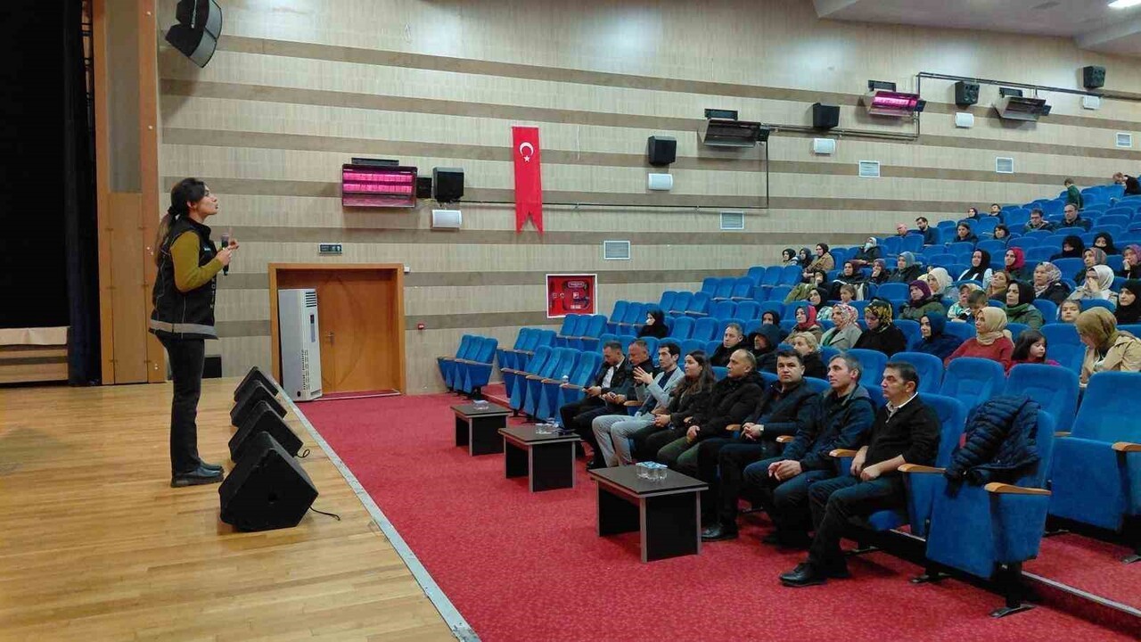 GEREDE'DE POLİS EKİPLERİ, ÜNİVERSİTE YERLEŞKELERİ VE KÜLTÜR MERKEZİNDE DÜZENLEDİKLERİ...