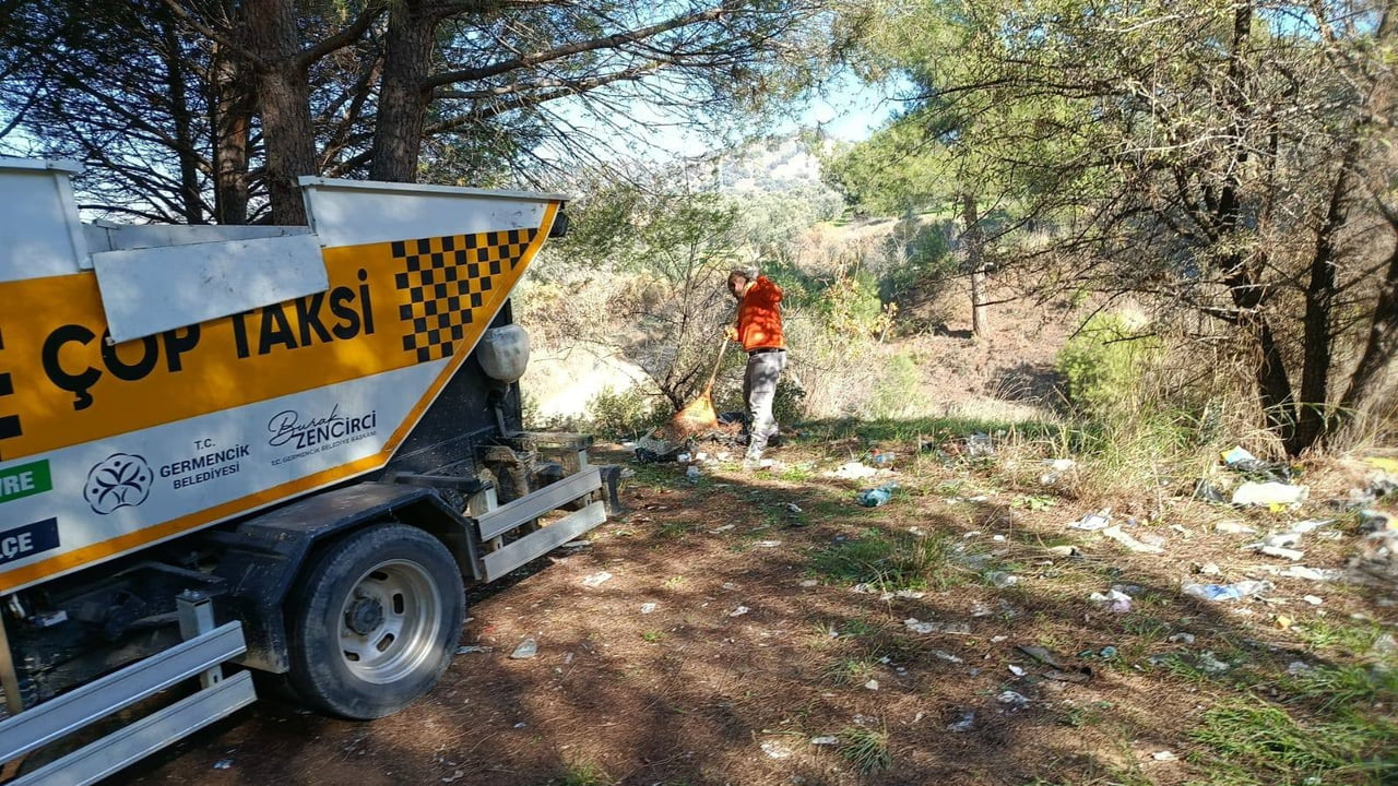 GERMENCİK BELEDİYE BAŞKANI BURAK ZENCİRCİ, HIDIRBEYLİ GÖLETİ’NDE YÜRÜTÜLEN TEMİZLİK ÇALIŞMALARIYLA...