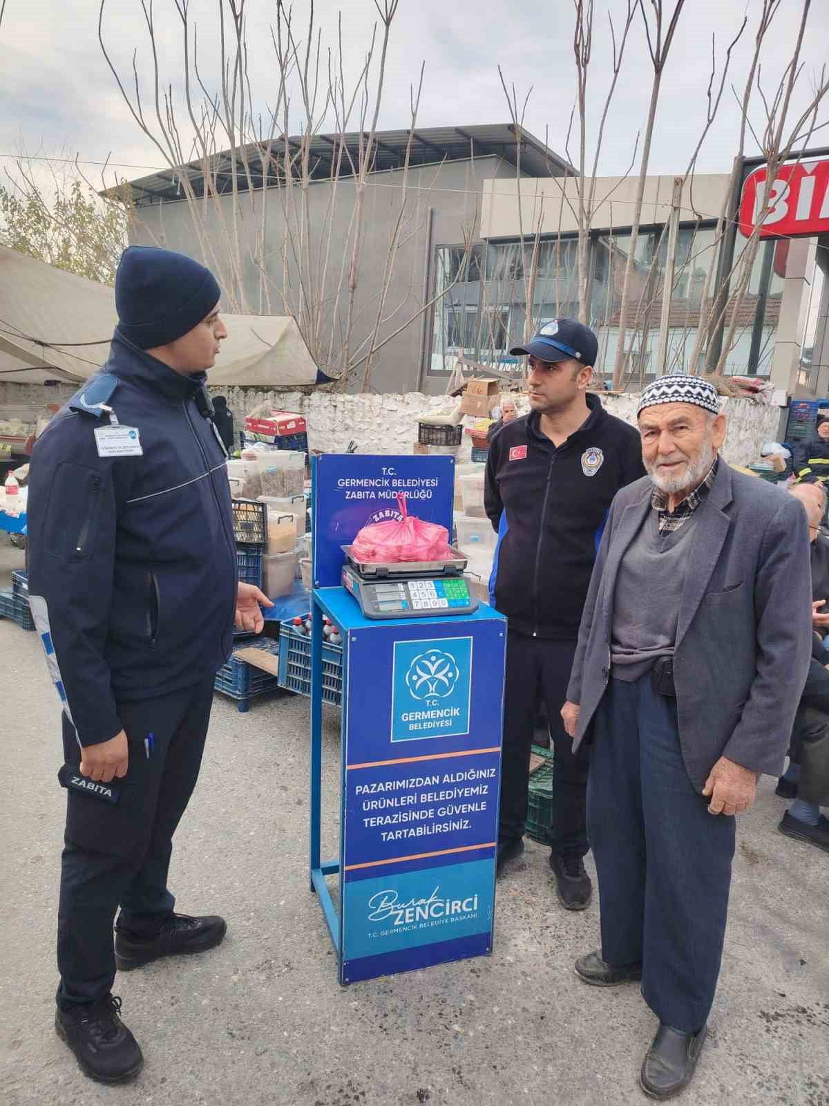 GERMENCİK BELEDİYESİ ZABITA EKİPLERİ, PAZAR YERLERİNDE KURULAN KONTROL KANTARIYLA VATANDAŞLARIN...