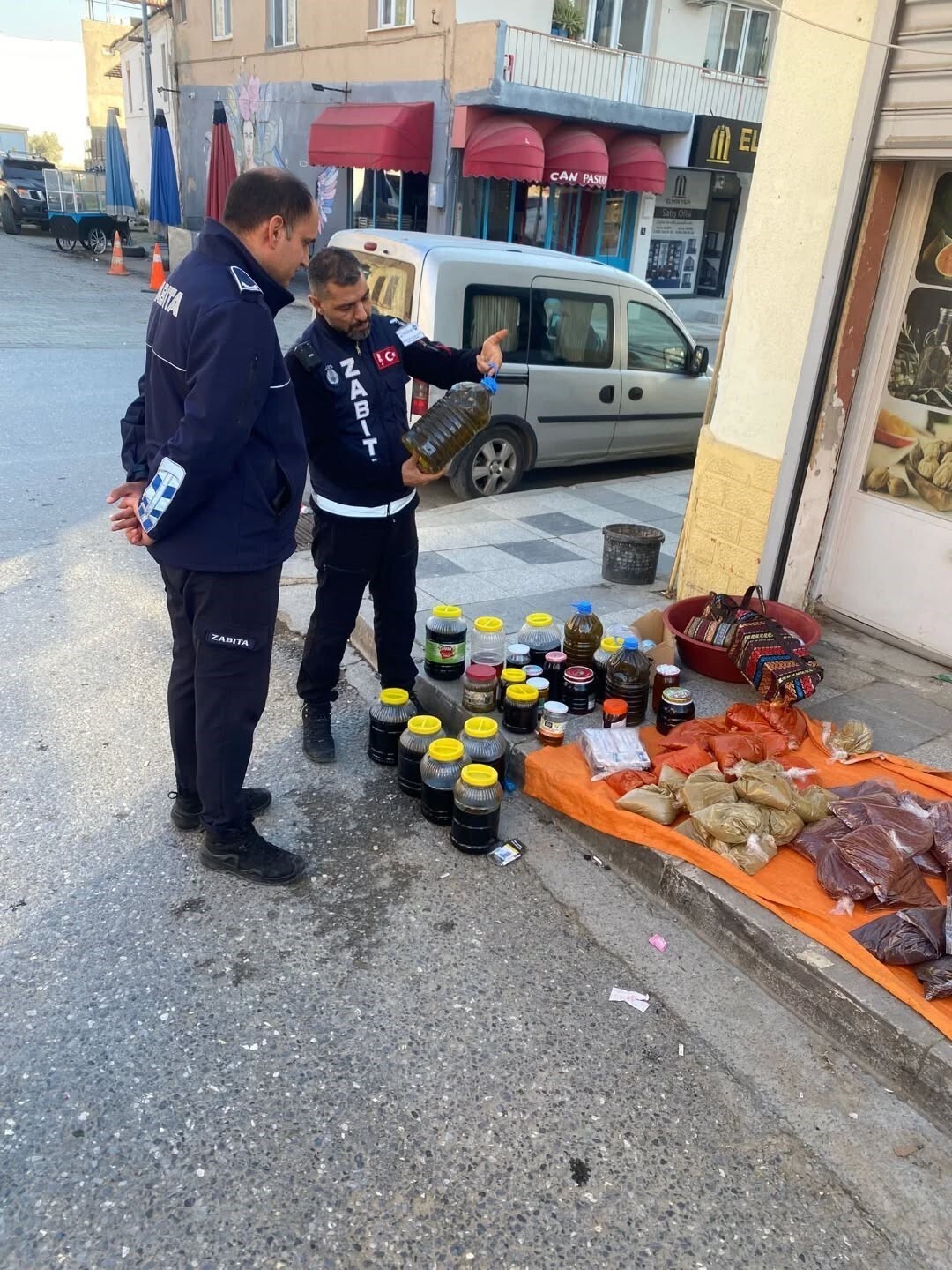 GERMENCİK BELEDİYESİ ZABITA EKİPLERİ TARAFINDAN PAZAR YERLERİNDE GERÇEKLEŞTİRİLEN RUTİN...