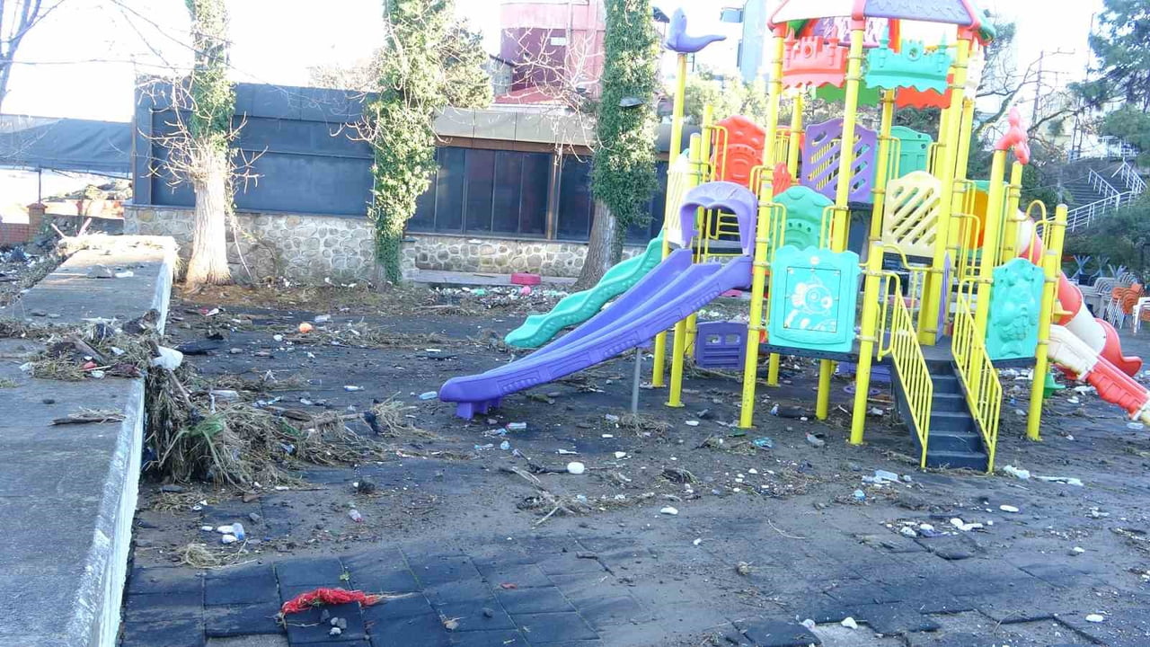 GİRESUN’UN TİREBOLU İLÇESİNDE ETKİLİ OLAN FIRTINA NEDENİYLE DALGA SEVİYESİNİN YÜKSELMESİ SONUCU...