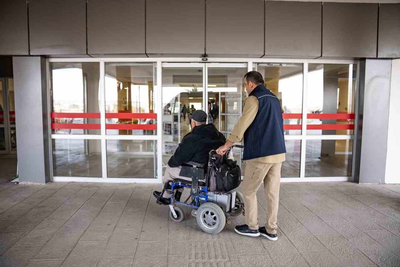 GÖLBAŞI BELEDİYESİ, SON BİR YILDA BİN 888 ENGELLİ VEYA HASTA VATANDAŞIN EV-HASTANE NAKİL İŞLEMİNİ...