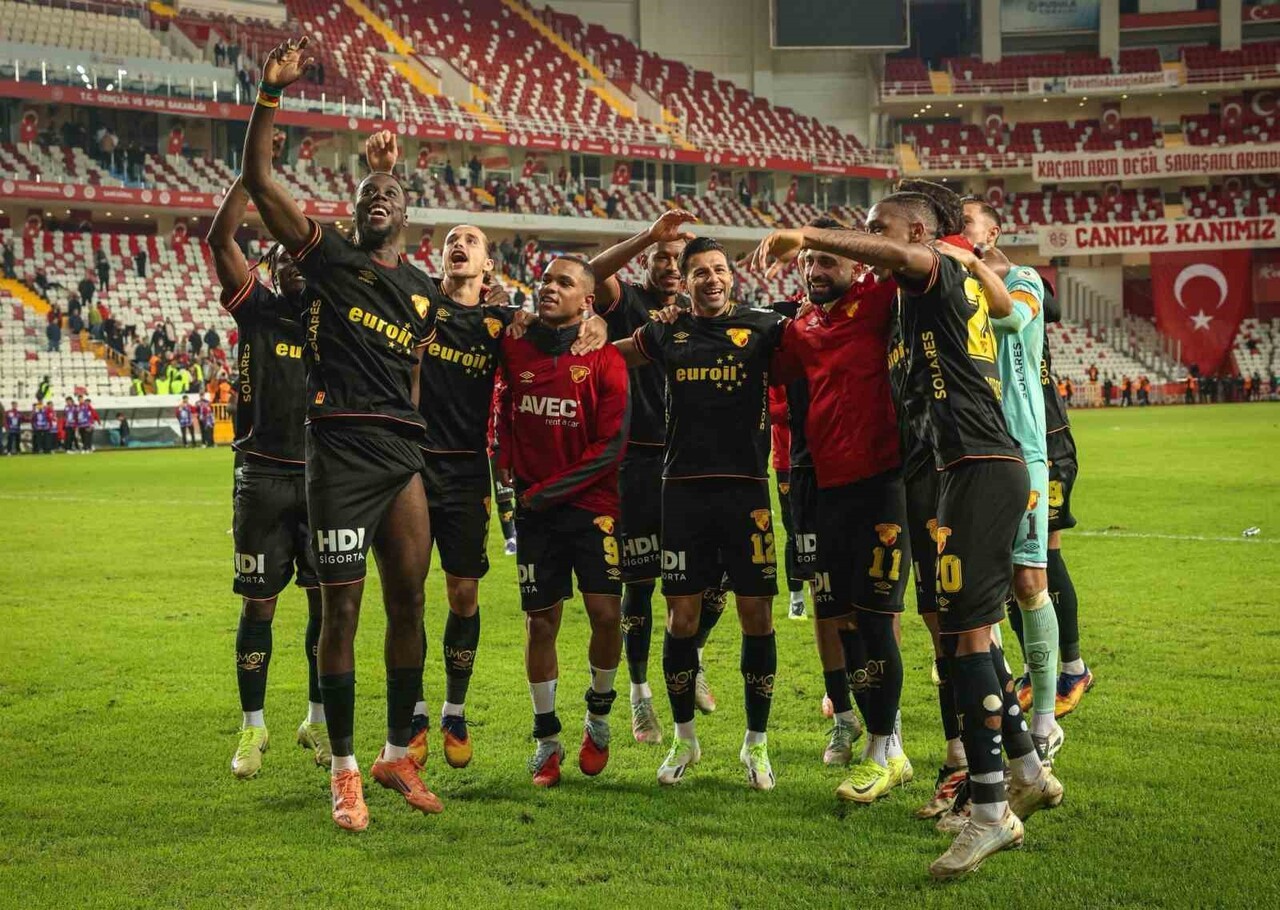 GÖZTEPE, SÜPER LİG'İN 14. HAFTASINDA ANTALYASPOR'U 2-1 MAĞLUP EDEREK ÜST ÜSTE İKİNCİ DEPLASMAN...