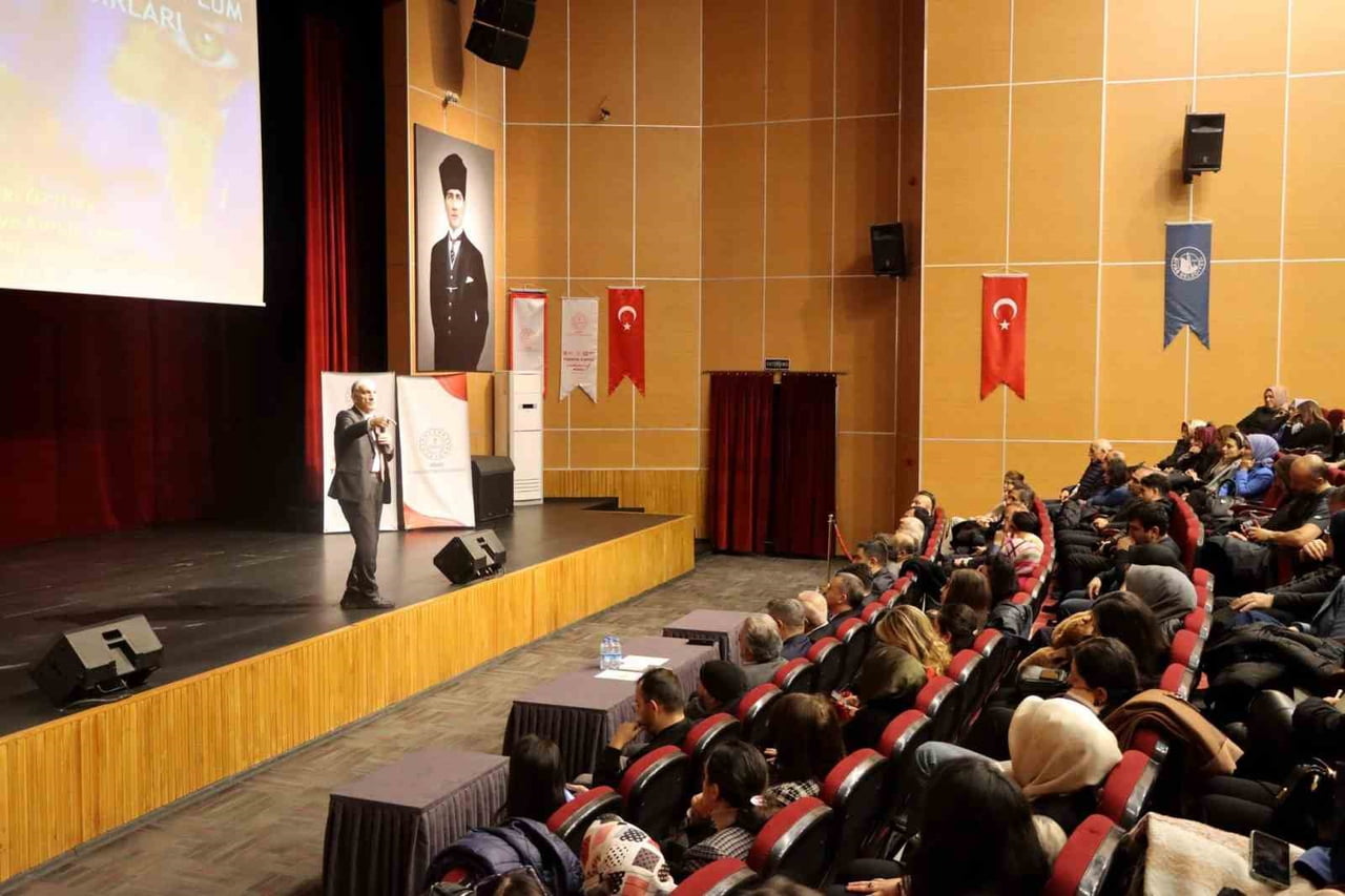 GÜÇLÜ AİLENİN ÖNEMİ ANLATILDI