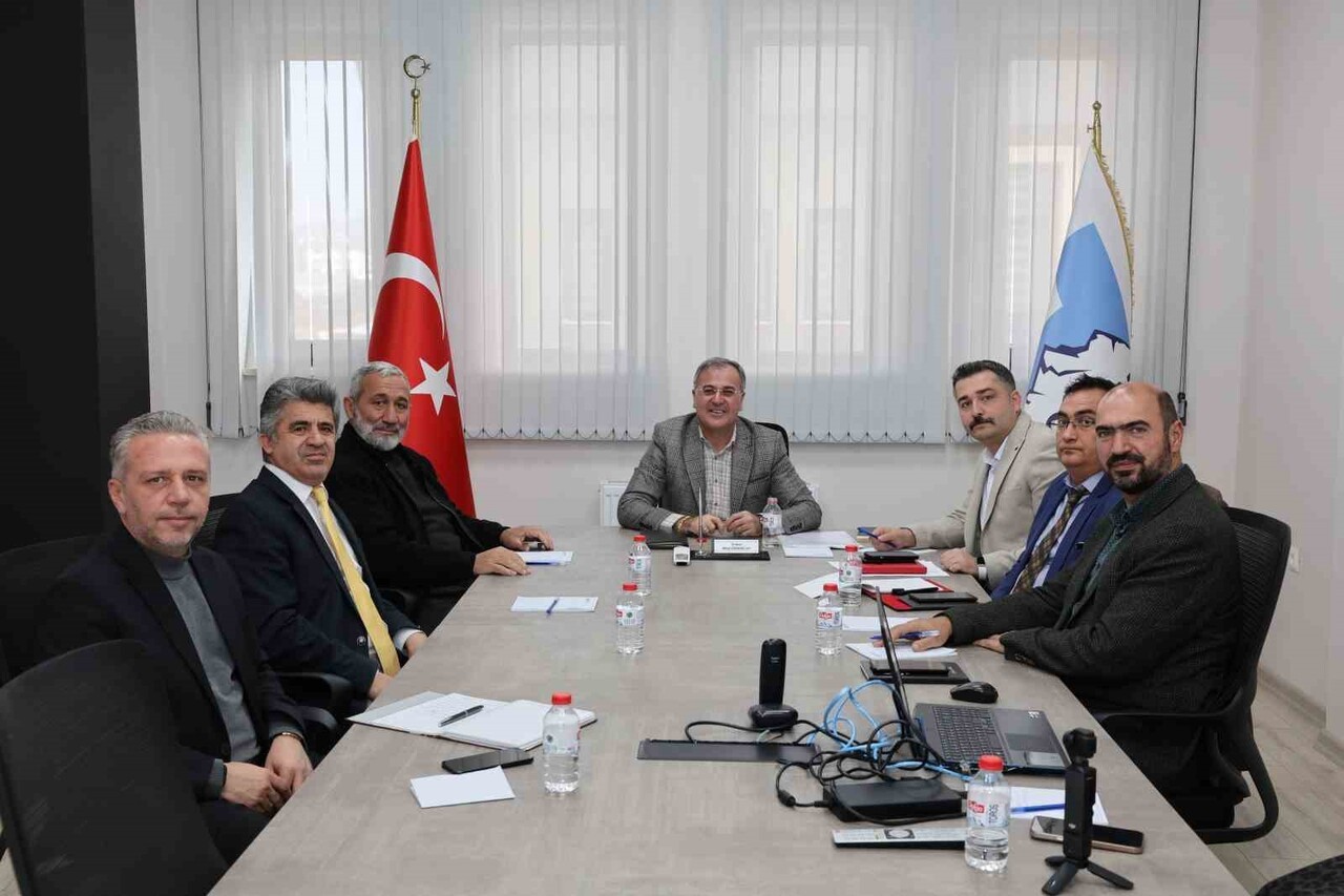 HACILAR BELEDİYE BAŞKANI BİLAL ÖZDOĞAN, İLÇEDE GÖREV YAPAN MAHALLE MUHTARLARIYLA BİR ARAYA GELEREK...