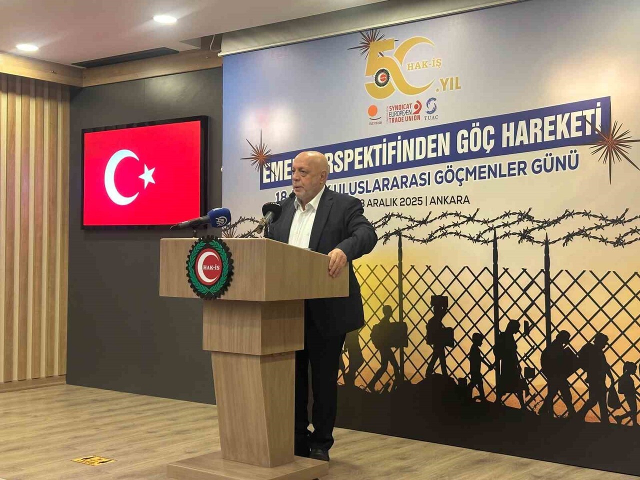 HAK İŞÇİ SENDİKALARI KONFEDERASYONU (HAK-İŞ) BAŞKANI MAHMUT ARSLAN, "GÖÇMENLERİN HAKLARINI BU...