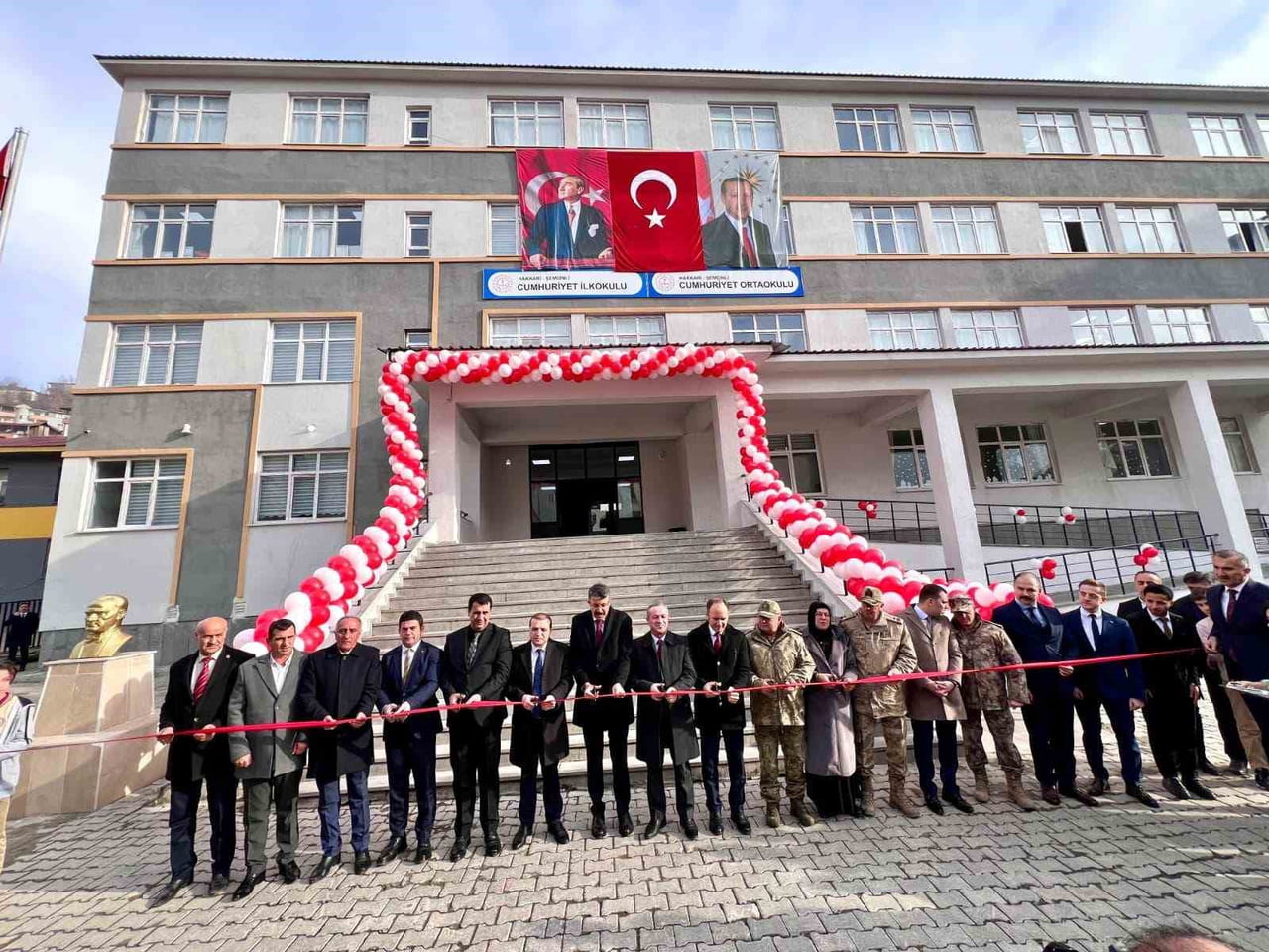 HAKKARİ'NİN ŞEMDİNLİ İLÇESİNDE YAPIMI TAMAMLANAN 24 SINIFLI CUMHURİYET İLK VE ORTAOKULU İLE AİLE...