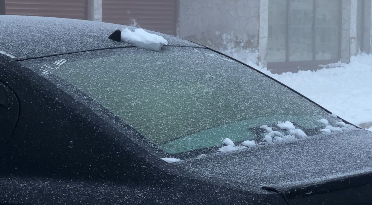 HAKKARİ'NİN YÜKSEKOVA İLÇESİNDE ETKİLİ OLAN YOĞUN SİS NEDENİYLE ADETA GÖZ GÖZÜ...