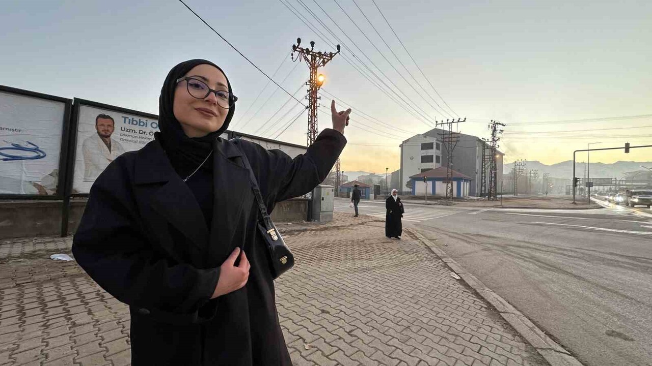 HAKKARİ'NİN YÜKSEKOVA İLÇESİNDE, ÖZELLİKLE OKULLAR BÖLGESİ'NİN EN İŞLEK NOKTASI OLAN İPEKYOLU...