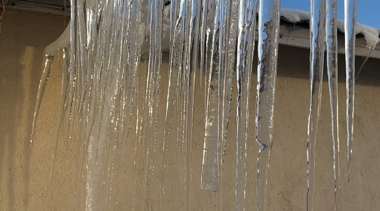 HAKKARİ'NİN YÜKSEKOVA İLÇESİNDE YAKLAŞIK BİR AYDIR ETKİLİ OLAN DONDURUCU SOĞUKLAR, GÜNLÜK YAŞAMI...