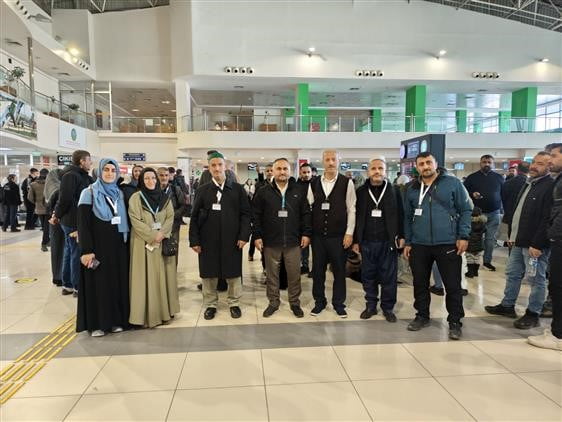 HAKKARİ VE İLÇELERİNDE UMRE İBADETİ İÇİN KAYIT YAPTIRAN 215 VATANDAŞ KUTSAL TOPRAKLARA...