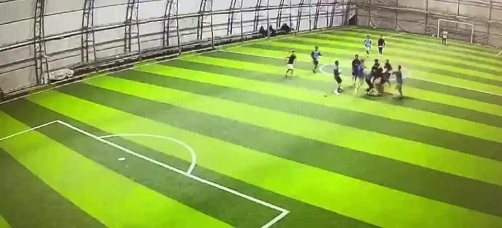 HALI SAHADAKİ TEKME TOKATLI KAVGA KAMERAYA YANSIDI