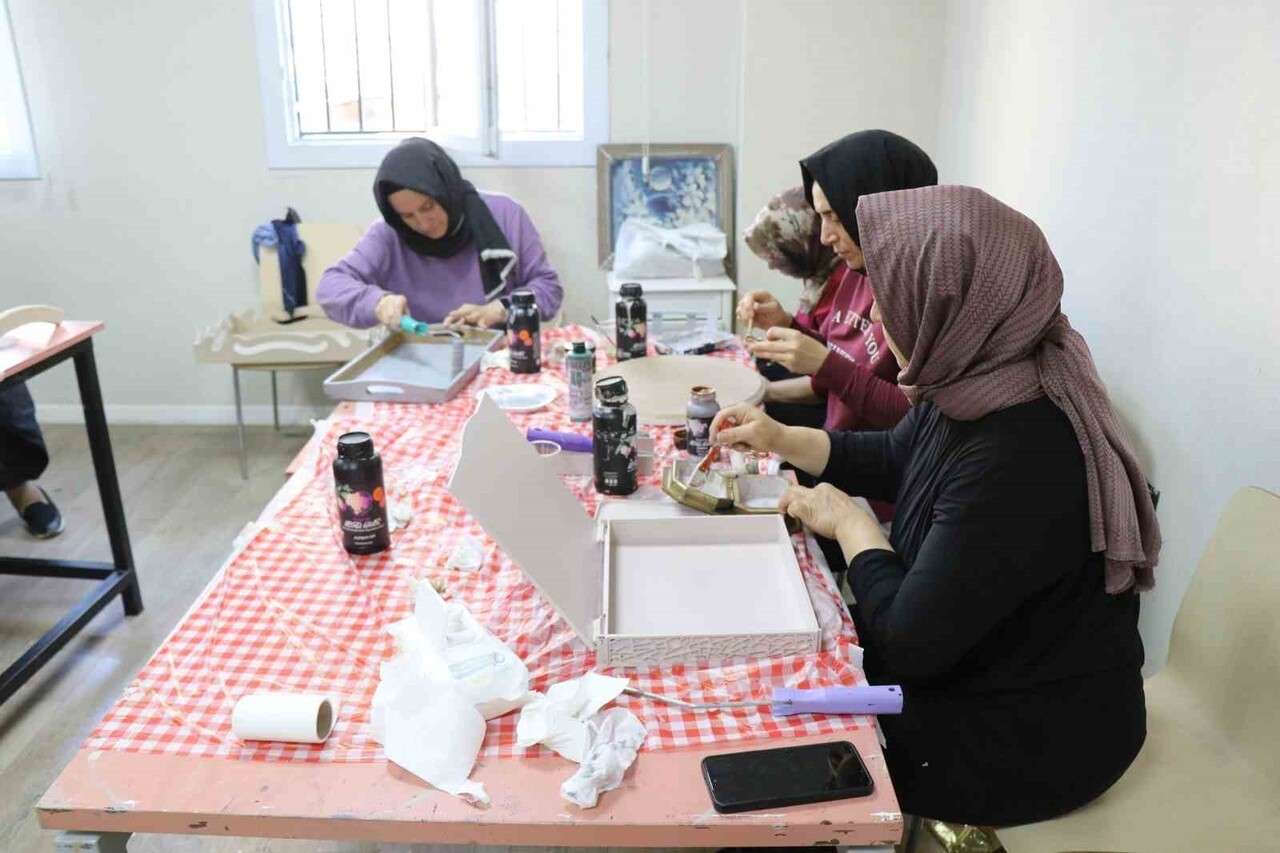 HALİLİYE’DE KADINLAR AİLE BÜTÇELERİNE KATKI SAĞLIYOR