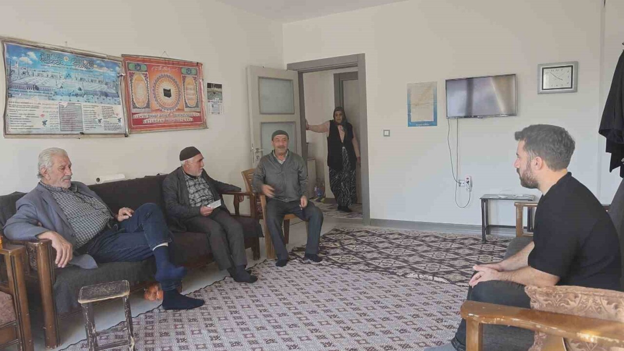 HATAY'DA DEPREMİN YARALARININ SARILMASIYLA SICAK YUVASINA KAVUŞAN AFETZEDE MUSTAFA KARADENİZ, DEM...