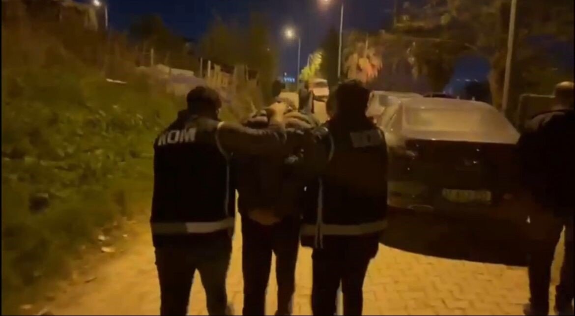 HATAY'DA DOLANDIRICILIK SUÇUNTAN 40 YIL HAPİS CEZASIYLA ARANAN ŞAHIS, POLİS EKİPLERİNİN...