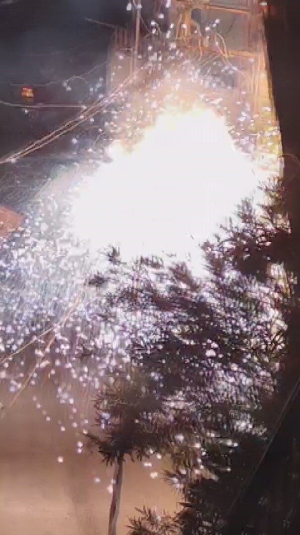 HATAY'IN ANTAKYA İLÇESİNDE ELEKTRİK KABLOLARIN BOMBA GİBİ PATLAMASI VATANDAŞLARI TEDİRGİN ETTİ....