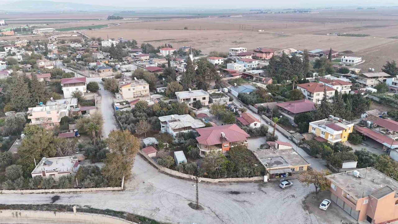 HATAY'IN REYHANLI İLÇESİNE BAĞLI OLAN UZUNKAVAK MAHALLESİ, GERÇEKLEŞEN REFERANDUMUN ARDINDAN RESMİ...