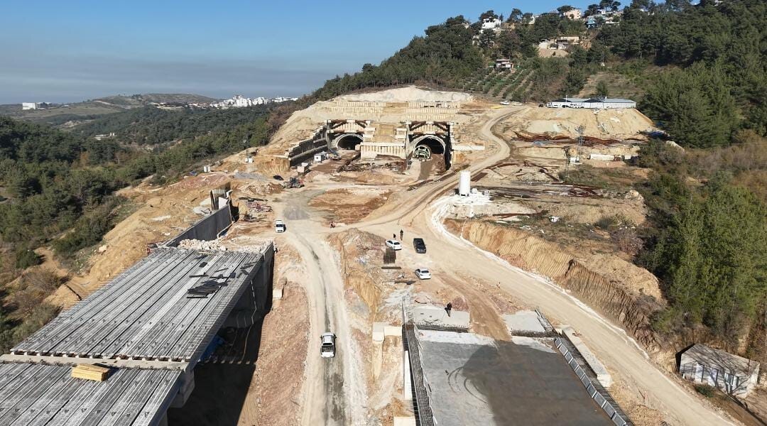 HATAY’DA AMANOS DAĞLARI’NI TÜNELLERLE AŞARAK İSKENDERUN VE ANTAKYA’YI BİRBİRİNE BAĞLAYACAK OLAN...