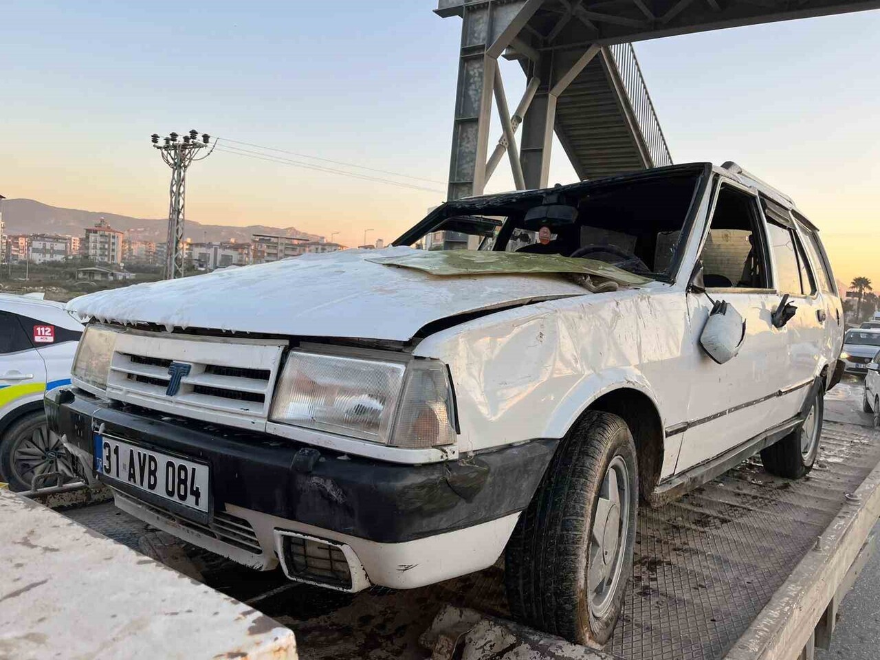 HATAY’DA TAKLA ATARAK TERS DÖNEN OTOMOBİLİN SÜRÜCÜSÜ YARALANDI.