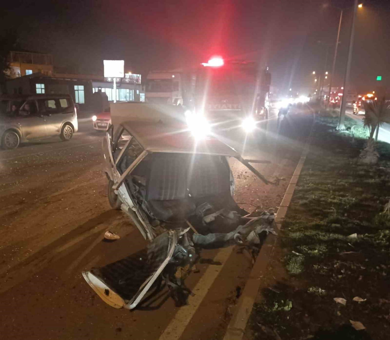 HATAY’DA TIRLA ÇARPIŞIP İKİYE BÖLÜNEN TOFAŞ MARKA OTOMOBİLİN SÜRÜCÜSÜ TAYFUR KURŞUN 9 GÜNLÜK YAŞAM...