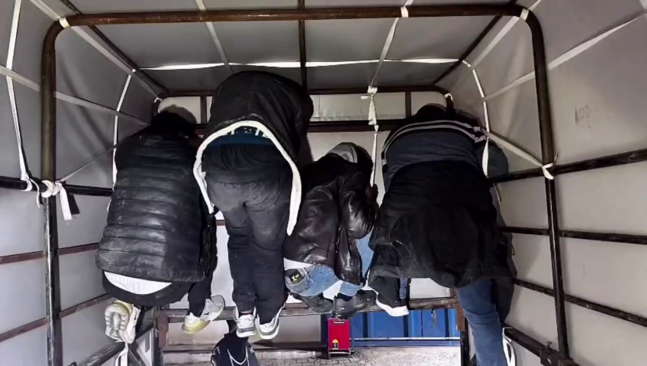 HATAY’DA YURT DIŞINA KAÇABİLME UMUDUYLA YOLA ÇIKAN 4 GÖÇMEN, POLİS EKİPLERİNİN ARAMA YAPTIĞI...