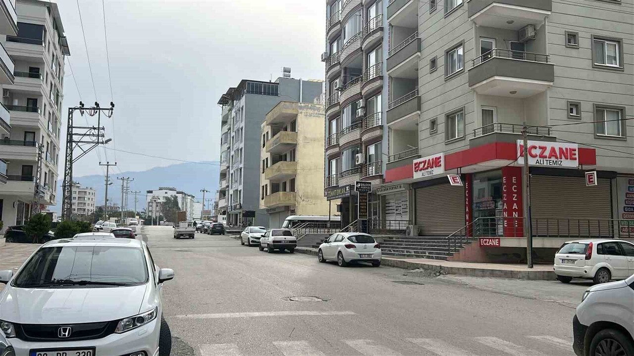 HATAY (İHA) - HATAY’IN İSKENDERUN VE ARSUZ İLÇELERİNDE ETKİLİ OLAN ŞİDDETLİ FIRTINA HAYATI OLUMSUZ...