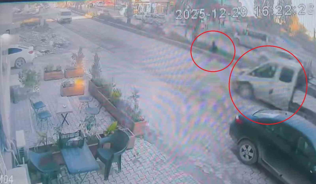 HATAY’IN ANTAKYA İLÇESİNDE KARŞIDAN KARŞIYA KOŞARAK GEÇEN ÇOCUĞUN, ÖLÜMLE BURUN BURUNA GELDİĞİ...