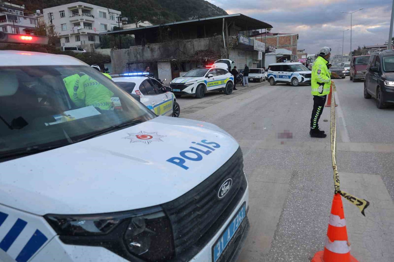 HATAY’IN ANTAKYA İLÇESİNDE MİKSERİN EZDİĞİ MOTOSİKLETTE YOLCU OLAN 13 YAŞINDAKİ ÇOCUK ESAT DİKMEN...