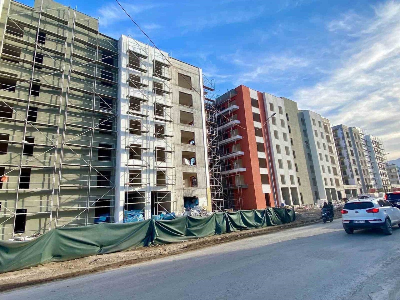 HATAY’IN İSKENDERUN İLÇESİNDE REZERV ALAN OLARAK İLAN EDİLEN BÖLGELERDE TOKİ TARAFINDAN İNŞAAT...